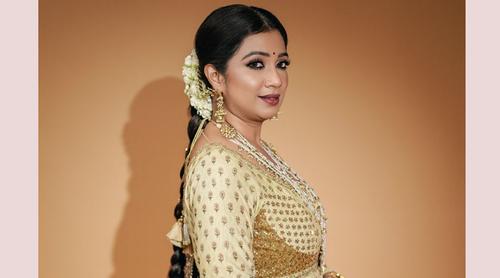 দামি প্রসাধনী নয়, ঘরোয়া উপায়েই চুলের যত্ন নেন শ্রেয়া ঘোষাল