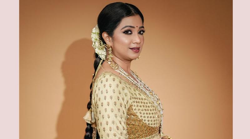 দামি প্রসাধনী নয়, ঘরোয়া উপায়েই চুলের যত্ন নেন শ্রেয়া ঘোষাল