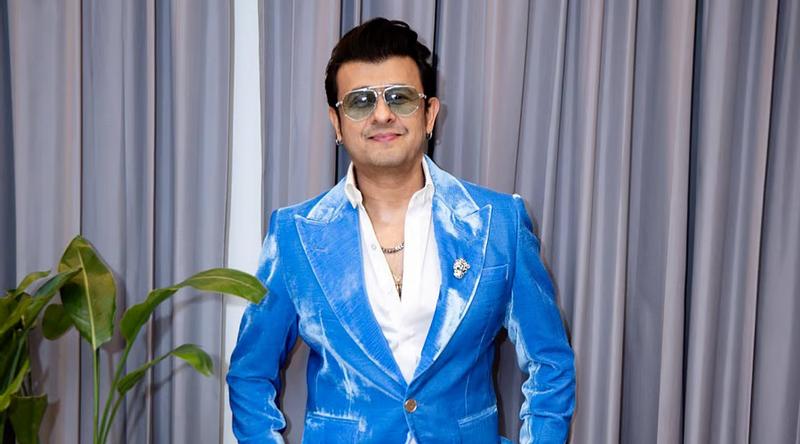 ভক্তের গাড়িতে বাজছে সোনুর গান, আনন্দে কী করলেন শিল্পী?