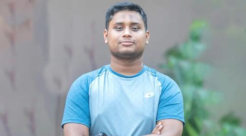কাকে ‘লালকার্ড’ দেখালেন হাসনাত?