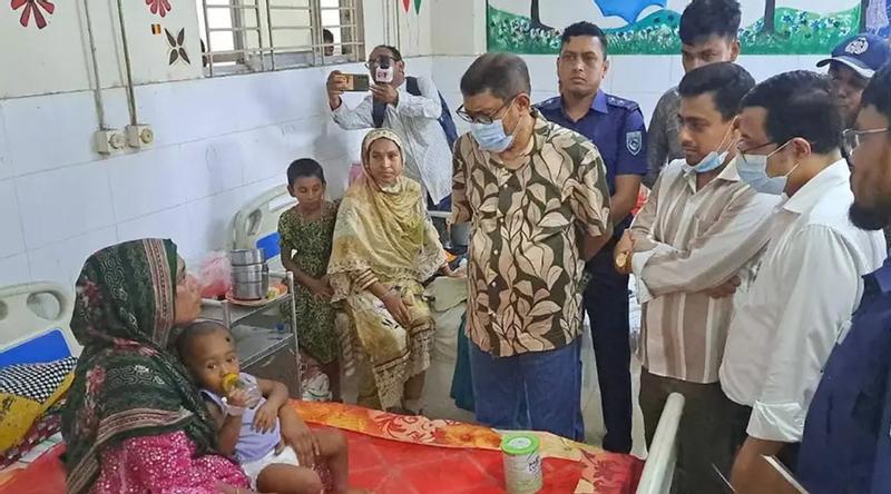 গাইবান্ধায় হঠাৎ হাসপাতাল পরিদর্শনে স্বাস্থ্যমন্ত্রী
