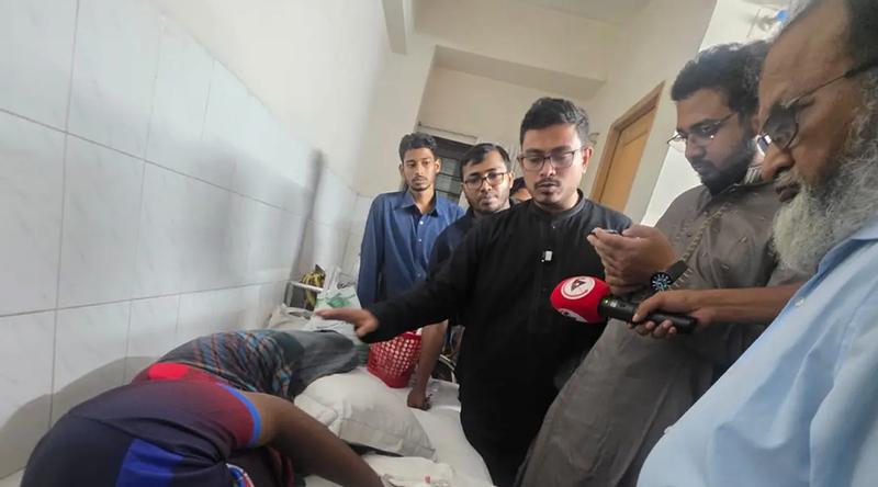 আহত জকসু নেতা-শিক্ষার্থীদের দেখতে হাসপাতালে সাদিক কায়েম