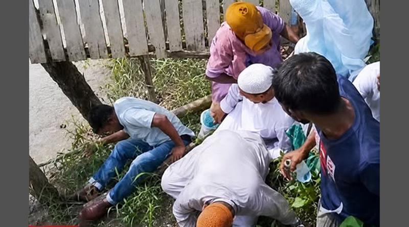 পরিদর্শনে গিয়ে কাঠের সাঁকো ভেঙ্গে নদীতে পড়লেন নীলফামারী-১ আসনের এমপির কর্মীরা