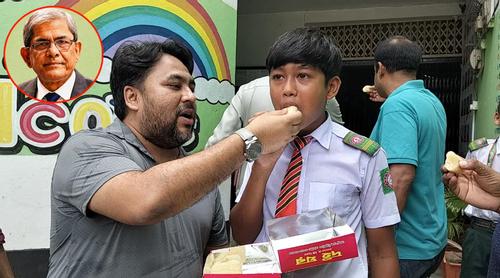 মির্জা ফখরুলকে রাষ্ট্রপতি প্রার্থী হিসেবে মনোনয়ন, ঠাকুরগাঁওয়ে মিষ্টি বিতরণ