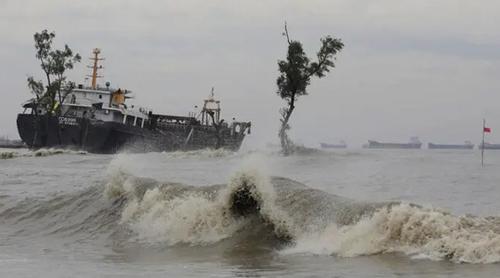 বঙ্গোপসাগরে নিম্নচাপ, ঢাকাসহ ১৫ অঞ্চলে রাতে ঝড় ও বজ্রবৃষ্টির আভাস