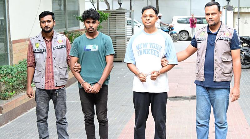১৫ হাজার ডলার চাঁদা দাবিতে ঢামেক অধ্যাপকের ওপর হামলা, গ্রেপ্তার ২