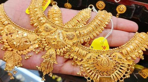 বিশ্ববাজারে সোনার দাম কমলো