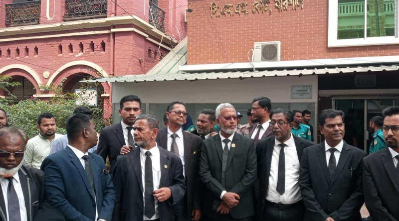 বরিশালে আইনজীবীদের আদালত বর্জন