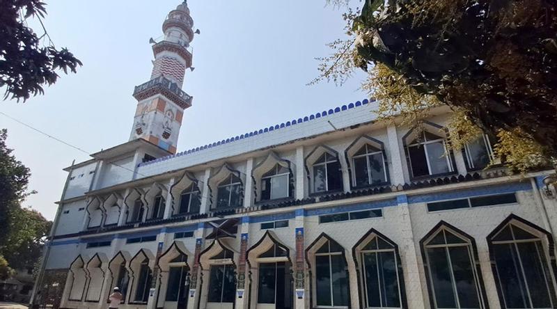 ৬ দশক ধরে হাদিয়া ছাড়াই তারাবি পড়ান মমিনপুর মাদ্রাসার হাফেজরা