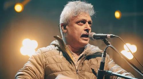 কমিউনিস্টদের নিয়ে খোলামেলা মন্তব্য করলেন গীতিকার পীযূষ মিশ্র