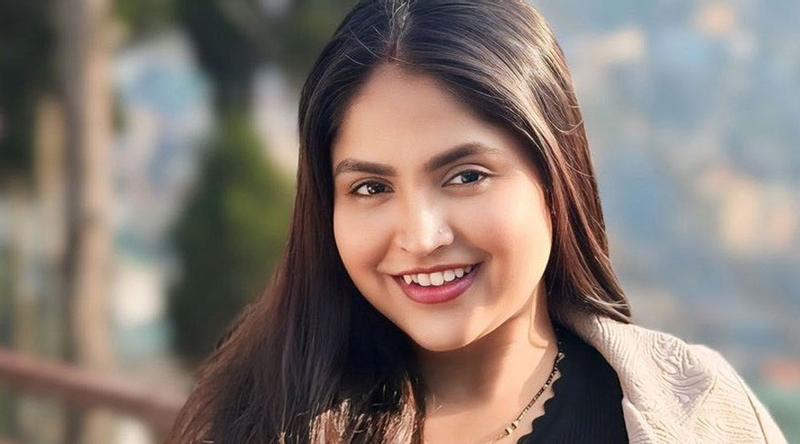 মহুয়া রায়চৌধুরীর জীবনী ছবিতে গান গাইবেন ও অভিনয়ও করবেন দেবলীনা!