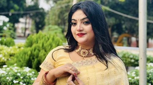 স্টেজ শোতে ভীষণ ব্যস্ত সময় পার করছেন সালমা