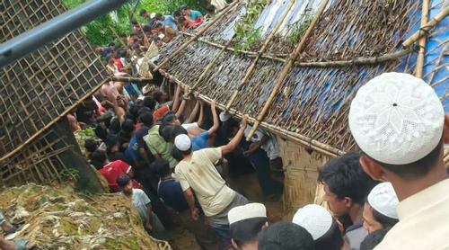 রোহিঙ্গা ক্যাম্পে পাহাড় ধসে ৫ শিক্ষার্থীর মৃত্যু