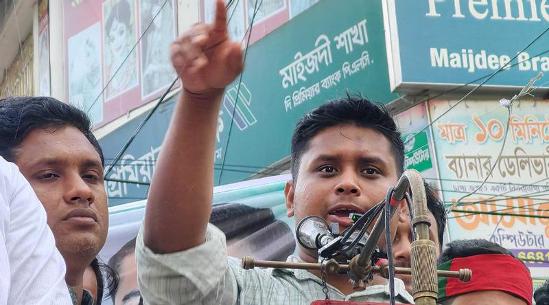 বিএনপি মানুষের হাতে মোমবাতি-হারিকেন ধরিয়ে দিয়েছে: হাসনাত আবদুল্লাহ