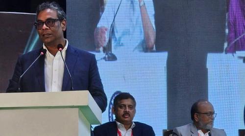 ব্যক্তিগত চাওয়া ছেড়ে চিকিৎসকদের পুরো স্বাস্থ্য খাতের কথা ভাবতে হবে’: ঢামেকের অনুষ্ঠানে স্বাস্থ্য প্রতিমন্ত্রী
