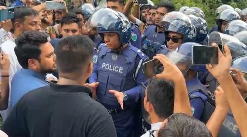 শ্রীমঙ্গলে পুলিশি বাধার মুখে এনসিপির নেতারা