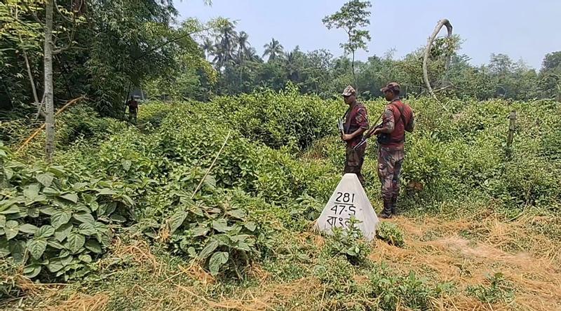 আবারও পাঁচবিবি সীমান্তে বেড়া দেয়ার চেষ্টা বিএসএফের, বিজিবির বাধায় কাজ বন্ধ