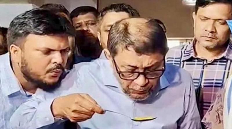 বিষয়টি ভাইরাল হবে বুঝতে পারিনি: স্বাস্থ্যমন্ত্রীর চামচে ফুঁ দেওয়া সেই চিকিৎসক