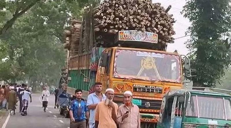 টাঙ্গাইলে পিকআপের ধাক্কায় ৪ জনের মৃত্যু