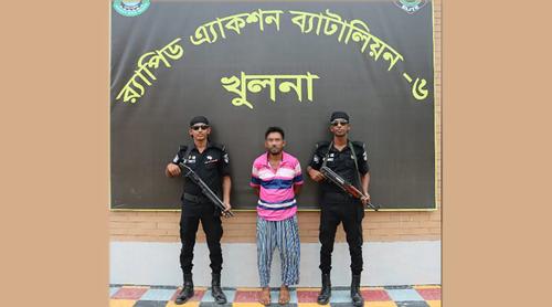 সুন্দরবনের জলদস্যু ছোট জাহাঙ্গীর বাহিনীর এক সহযোগী অস্ত্রসহ আটক
