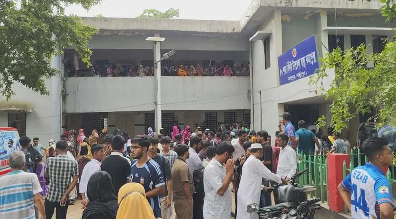 লক্ষ্মীপুরে ভাড়া বাসায় ঢুকে মা ও দুই মেয়েকে কুপিয়ে হত্যা