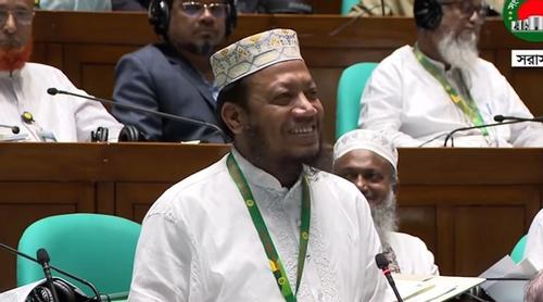 ভুলবশত সংসদে স্বরাষ্ট্রমন্ত্রীকে ধন্যবাদ দিলেন এমপি আমির হামজা
