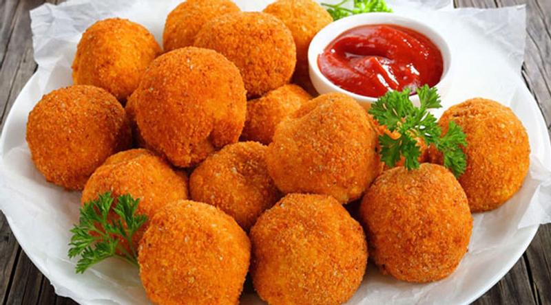 ইফতারে ঝটপট বানিয়ে নিতে পারেন মচমচে মাছের চপ