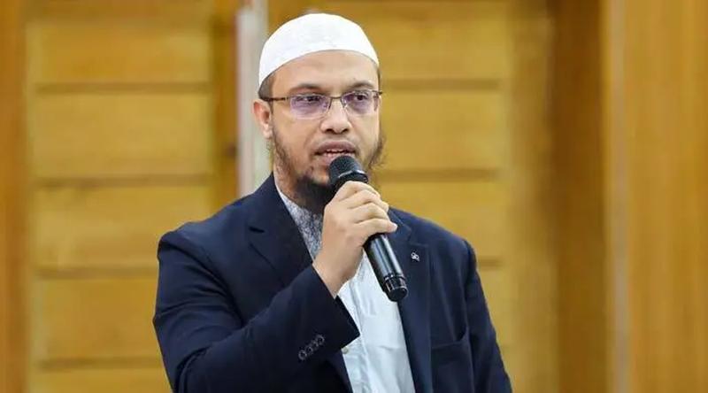 ভাঙাচোরা রাস্তার প্রতিটি মোড় একেকটি মৃত্যুকূপ : আহমাদুল্লাহ