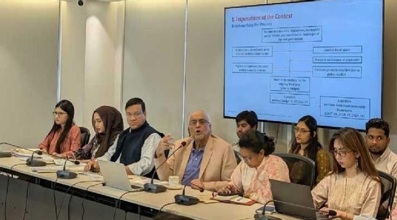 পে স্কেল নিয়ে সিদ্ধান্ত নিতে নতুন কমিশন দরকার: ড. দেবপ্রিয় ভট্টাচার্য
