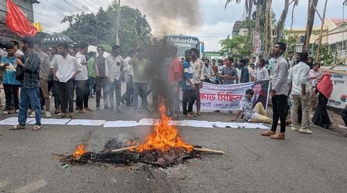 রাঙামাটিতে ছাত্রদলের পদবঞ্চিত নেতাকর্মীদের সড়ক অবরোধ