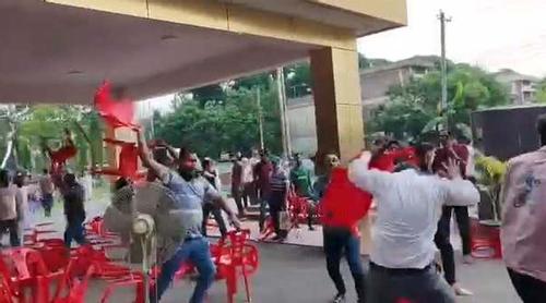 পবিপ্রবিতে শিক্ষক-কর্মচারীদের কর্মসূচিতে বহিরাগতদের হামলা