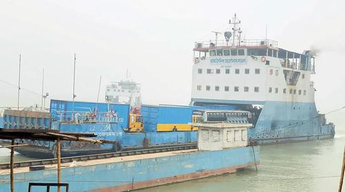 এক ঘণ্টা পর দৌলতদিয়া-পাটুরিয়া নৌরুটে ফেরি চলাচল শুরু