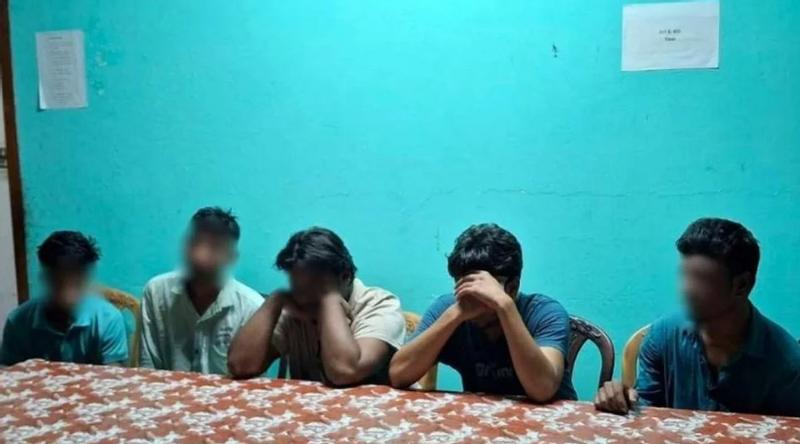 সমকামিতার দায়ে দুই ছাত্রদল নেতাসহ ৪ জনের সিট বাতিল, ১৫ দিনের কারাদণ্ড