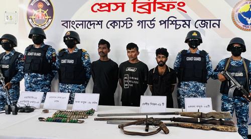 সুন্দরবনে ডাকাত দলের সাথে কোস্ট গার্ডের বন্দুকযুদ্ধ, ৩ সক্রিয় সদস্য আটক