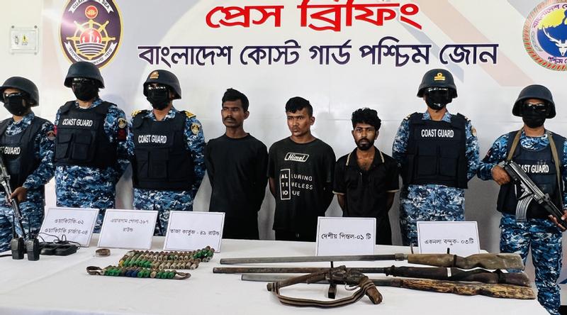 সুন্দরবনে ডাকাত দলের সাথে কোস্ট গার্ডের বন্দুকযুদ্ধ, ৩ সক্রিয় সদস্য আটক