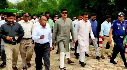পঞ্চগড়ে টাঙ্গন নদীর ওপর নবনির্মিত ব্রিজের চেয়ে রাস্তা সরু, প্রতিমন্ত্রীর ক্ষোভ