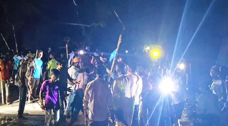 গাড়ির হর্ন বাজানো নিয়ে ব্রাহ্মণবাড়িয়ায় টর্চ জ্বালিয়ে দুপক্ষের সংঘর্ষ