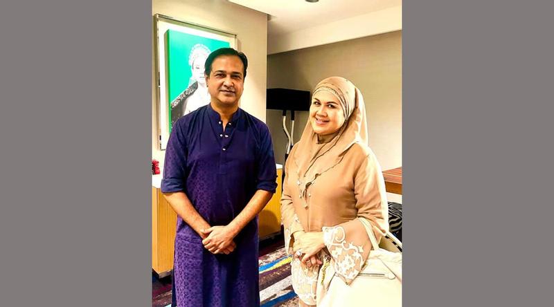 মালয়েশিয়ান রানির সঙ্গে গান গাইলেন আসিফ আকবর