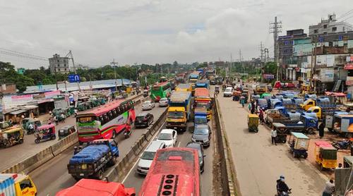 ৬ ঘণ্টা পর ঢাকা-চট্টগ্রাম মহাসড়কে যান চলাচল স্বাভাবিক