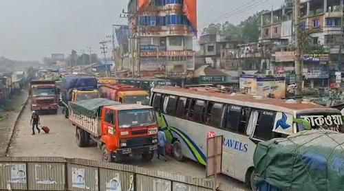 ঢাকা-টাঙ্গাইল মহাসড়কের ৭ কিলোমিটার জুড়ে গাড়ির ধীরগতি