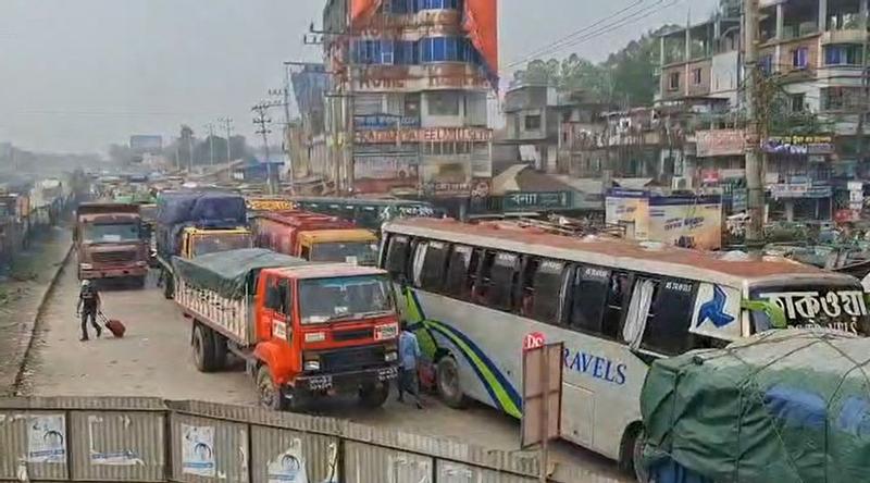 ঢাকা-টাঙ্গাইল মহাসড়কের ৭ কিলোমিটার জুড়ে গাড়ির ধীরগতি