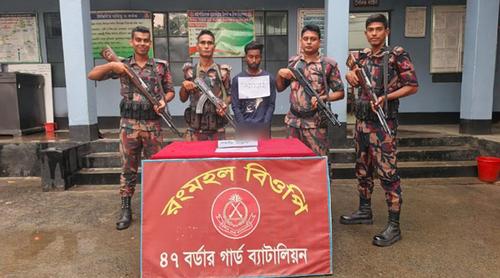 কুষ্টিয়ায় কোটি টাকার ভারতীয় পণ্য জব্দ, আটক ১