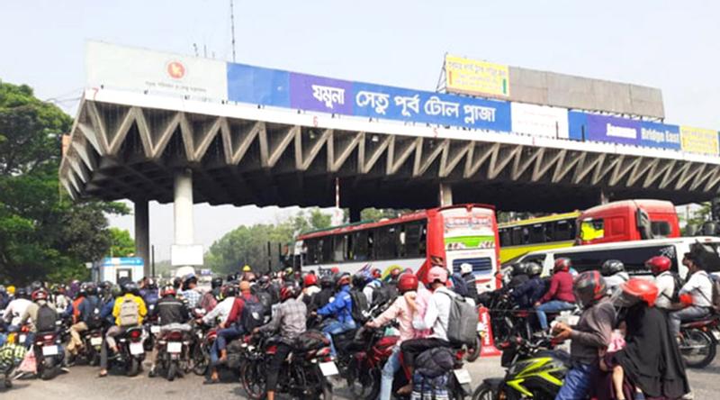 উত্তরের ঈদযাত্রায় যমুনা সেতু পার হলো স্বাভাবিকের চেয়ে ৩১ হাজারের বেশি যানবাহন