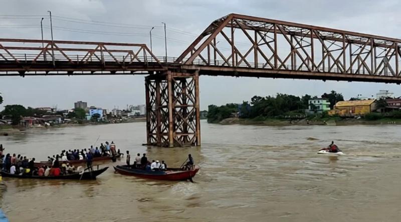 সিলেটে ঢল ও টানা বৃষ্টিতে বাড়ছে নদ-নদীর পানি