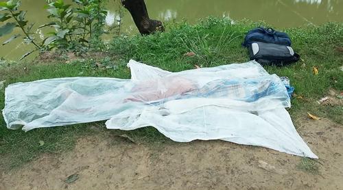 নাটোরে ওভারব্রিজের ধাক্কায় ট্রেনের ছাদে থাকা ১ যাত্রী নিহত