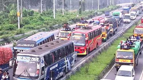 ঢাকা-টাঙ্গাইল মহাসড়কে শত কি‌লো‌মিটার যানজট!