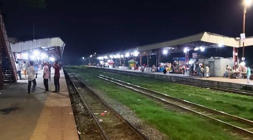 ঈদের জামা কিনে ফেরার পথে ট্রেনের ধাক্কায় প্রাণ গেল মা-ছেলের