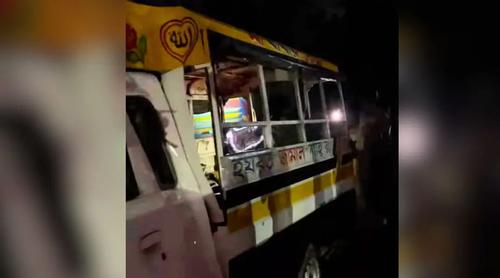 চট্টগ্রামে বাস-লেগুনার মুখোমুখি সংঘর্ষ, ব্যাপক হতাহতের শঙ্কা