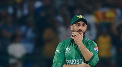 সাবেক অধিনায়ককে কঠিন শাস্তি দিল পাকিস্তান