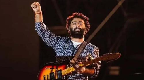 ক্ষমতাসীনদের খোঁচা দিলেন অরিজিৎ সিং!